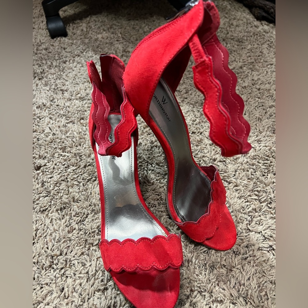 Red Scalloped Women's Heels Size 9.5. Great condition.